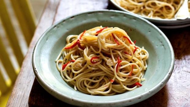Spaghetti aglio olio e peperoncino 