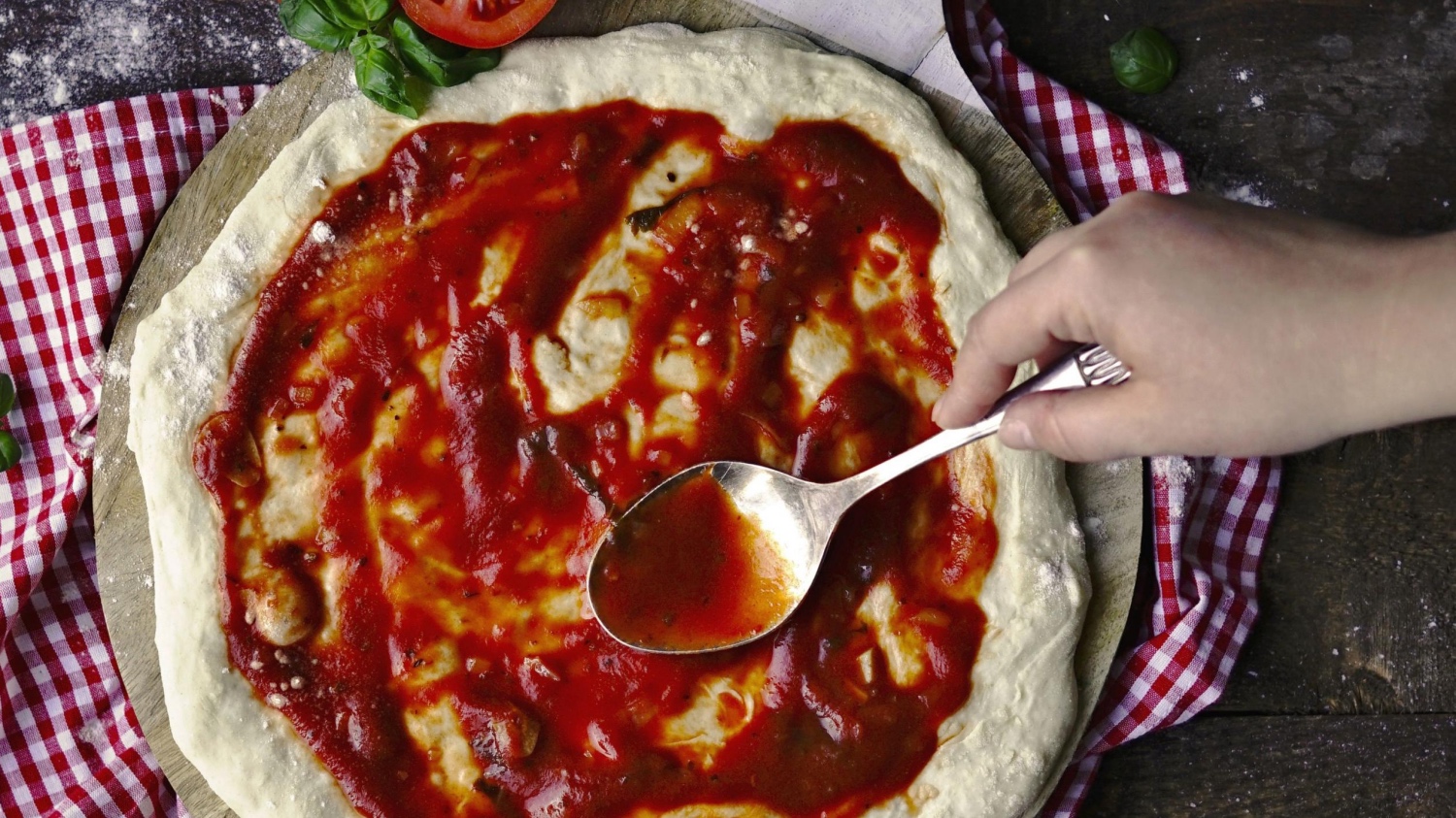 Kynuté těsto na pizzu podle tradičního receptu