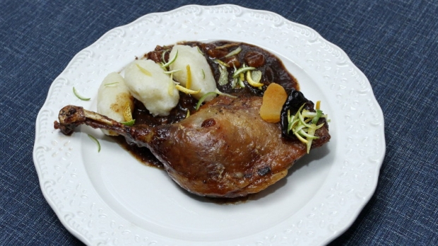 Staročeská kachna s povidlovou omáčkou a bramborovými noky