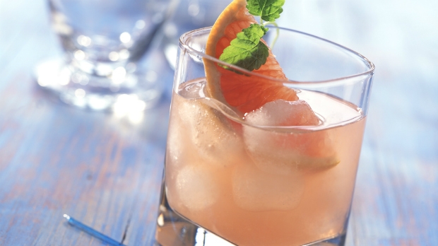 Růžový koktejl z vodky a grapefruitu