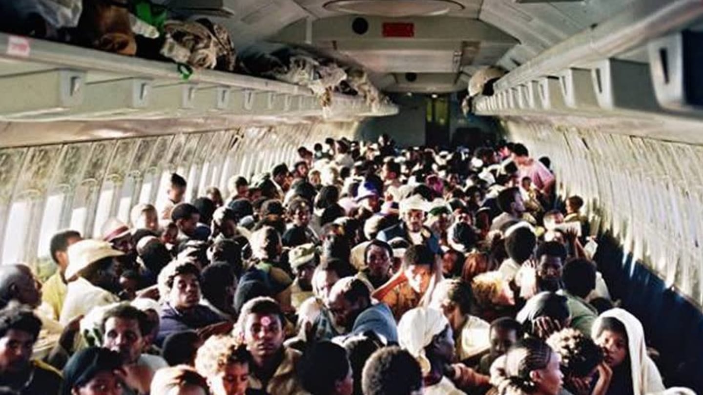 Kdy letělo nejvíc lidí jedním letadlem? 1088 najednou! | Prima Zoom