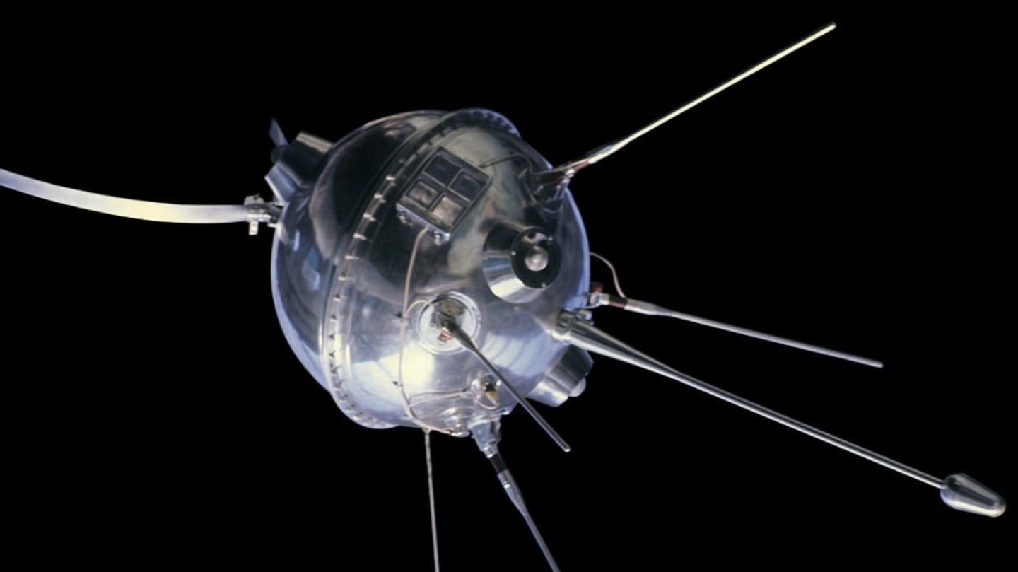 Первый спутник на поверхности луны. Луна-2 автоматическая межпланетная станция. Луна 2 1959. Луна-1 автоматическая межпланетная станция. 14 Сентября 1959 станция Луна-2.