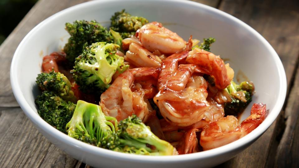 Smažené krevety s brokolicí